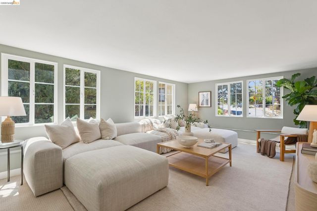 1978 Tiffin Rd, Oakland, CA 94602