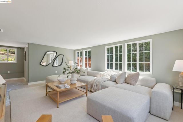 1978 Tiffin Rd, Oakland, CA 94602