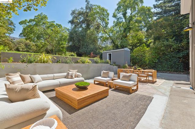 1978 Tiffin Rd, Oakland, CA 94602