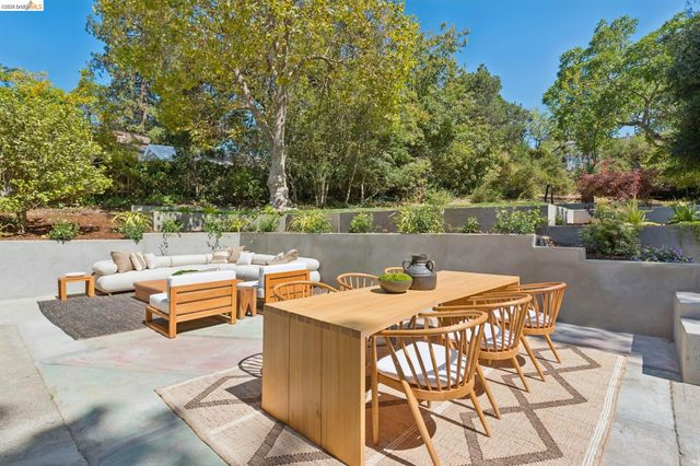 1978 Tiffin Rd, Oakland, CA 94602