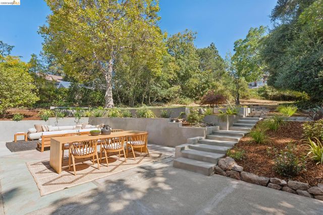 1978 Tiffin Rd, Oakland, CA 94602