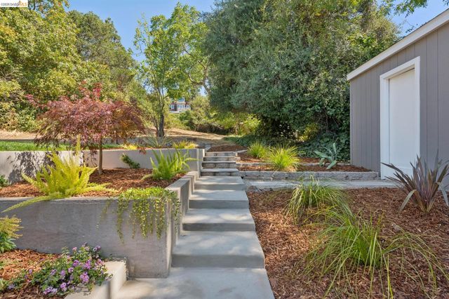1978 Tiffin Rd, Oakland, CA 94602