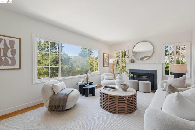 1978 Tiffin Rd, Oakland, CA 94602