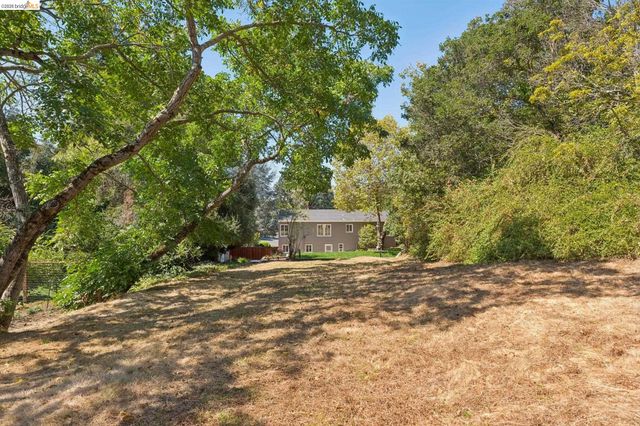 1978 Tiffin Rd, Oakland, CA 94602