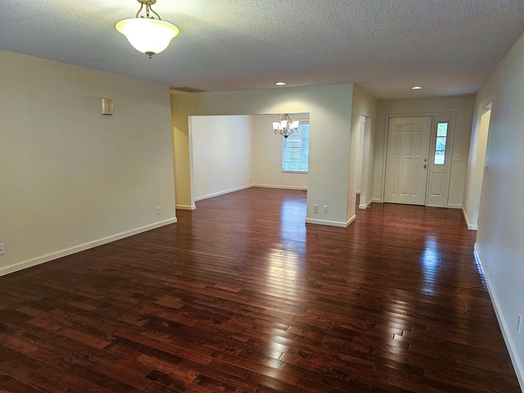 Image 12 of property listing at 14687 N Lost Lake Lane, Mt Vernon, IL 62864