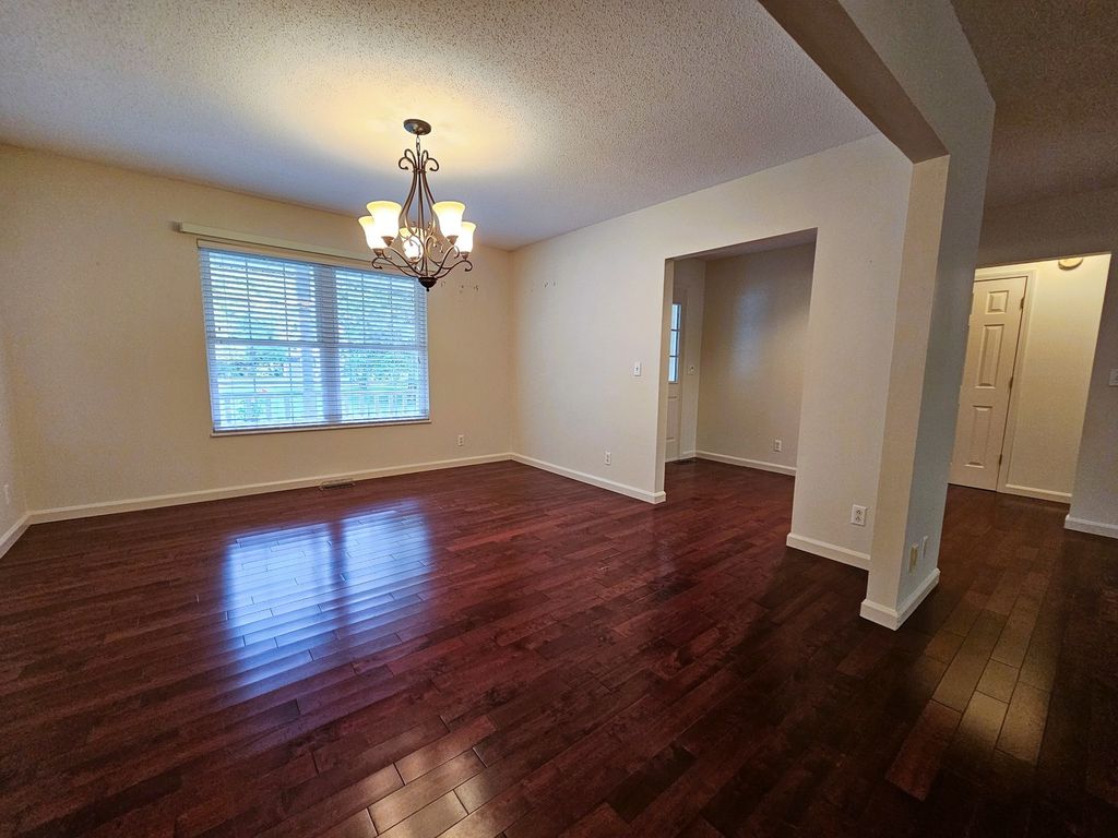Image 13 of property listing at 14687 N Lost Lake Lane, Mt Vernon, IL 62864