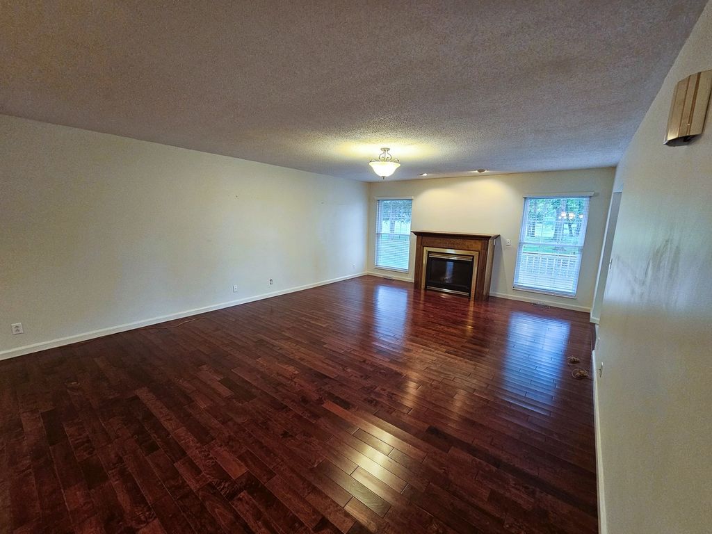 Image 14 of property listing at 14687 N Lost Lake Lane, Mt Vernon, IL 62864