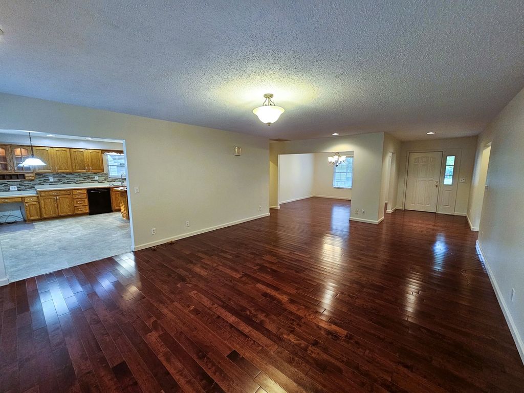 Image 16 of property listing at 14687 N Lost Lake Lane, Mt Vernon, IL 62864