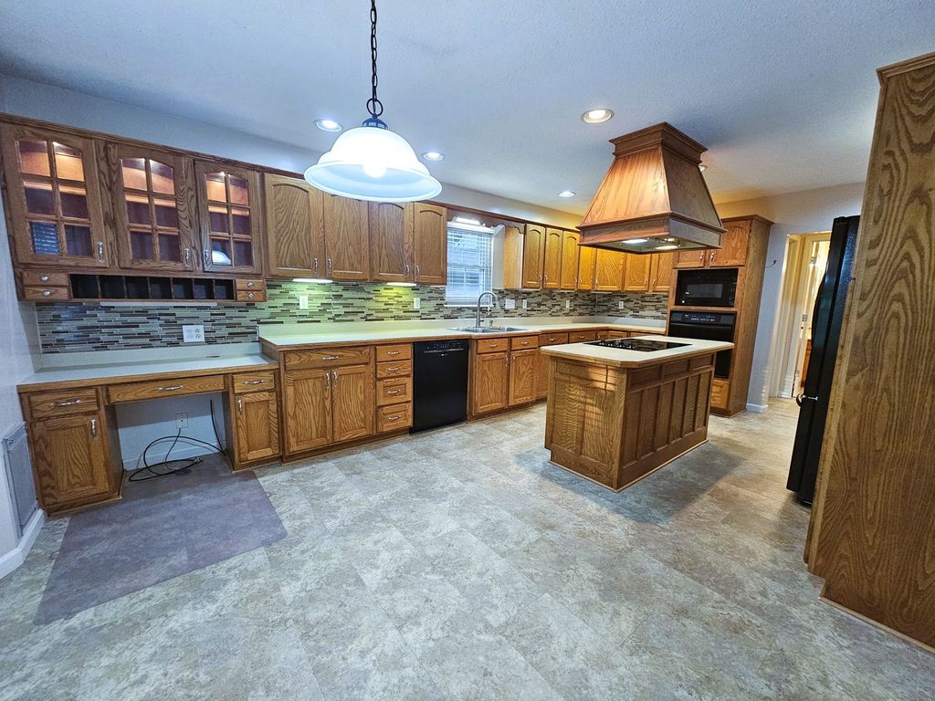Image 17 of property listing at 14687 N Lost Lake Lane, Mt Vernon, IL 62864