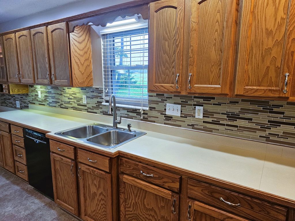 Image 19 of property listing at 14687 N Lost Lake Lane, Mt Vernon, IL 62864