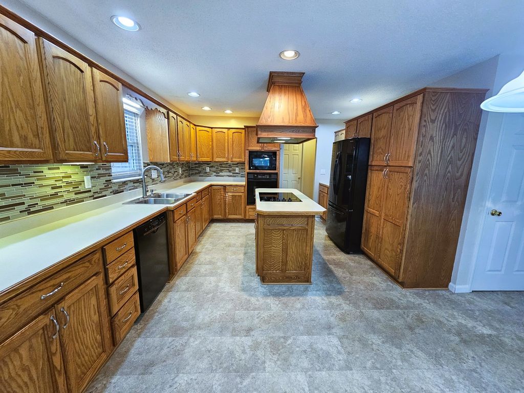 Image 22 of property listing at 14687 N Lost Lake Lane, Mt Vernon, IL 62864