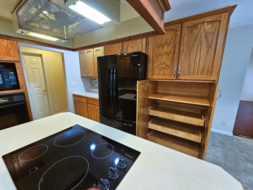 Image 26 of property listing at 14687 N Lost Lake Lane, Mt Vernon, IL 62864