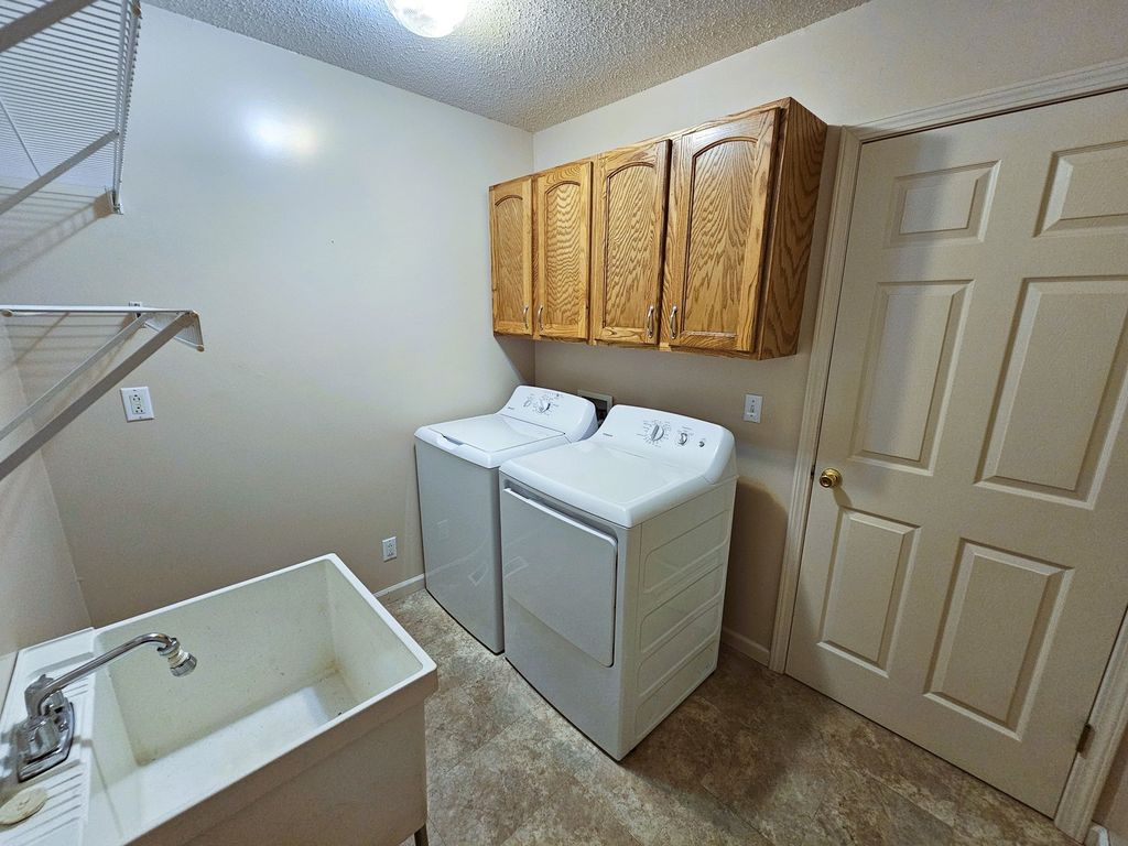 Image 27 of property listing at 14687 N Lost Lake Lane, Mt Vernon, IL 62864