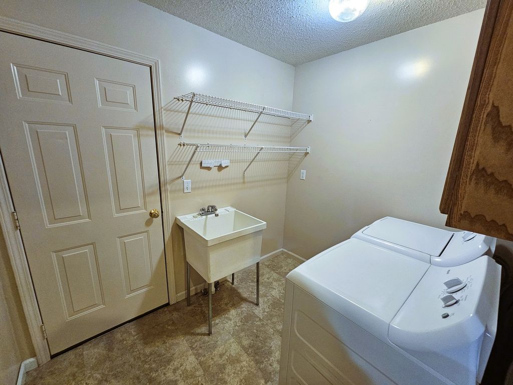 Image 28 of property listing at 14687 N Lost Lake Lane, Mt Vernon, IL 62864