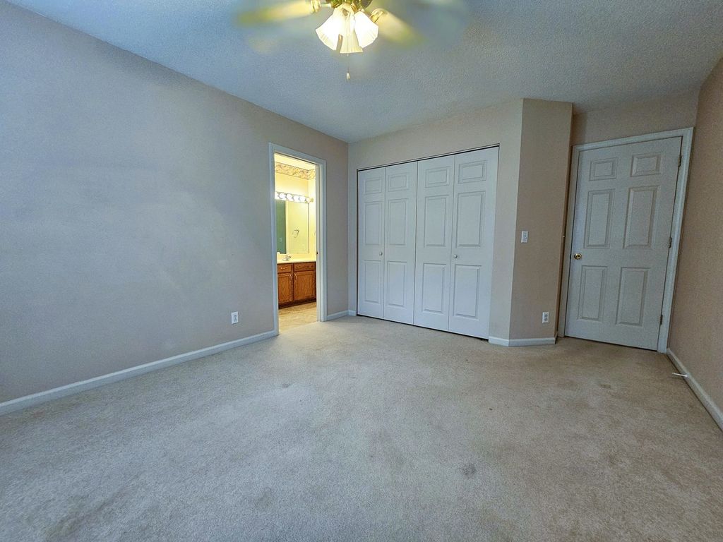 Image 30 of property listing at 14687 N Lost Lake Lane, Mt Vernon, IL 62864