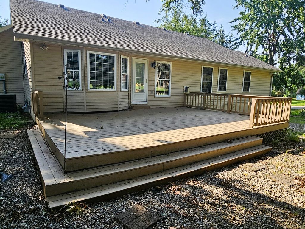 Image 4 of property listing at 14687 N Lost Lake Lane, Mt Vernon, IL 62864