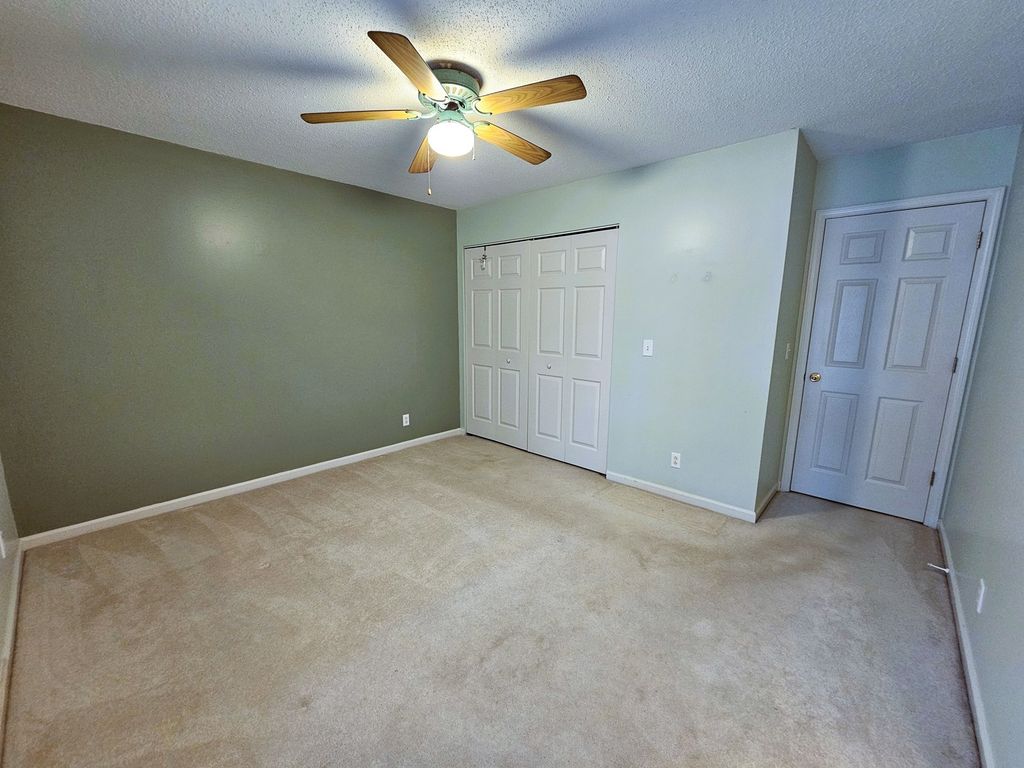 Image 32 of property listing at 14687 N Lost Lake Lane, Mt Vernon, IL 62864