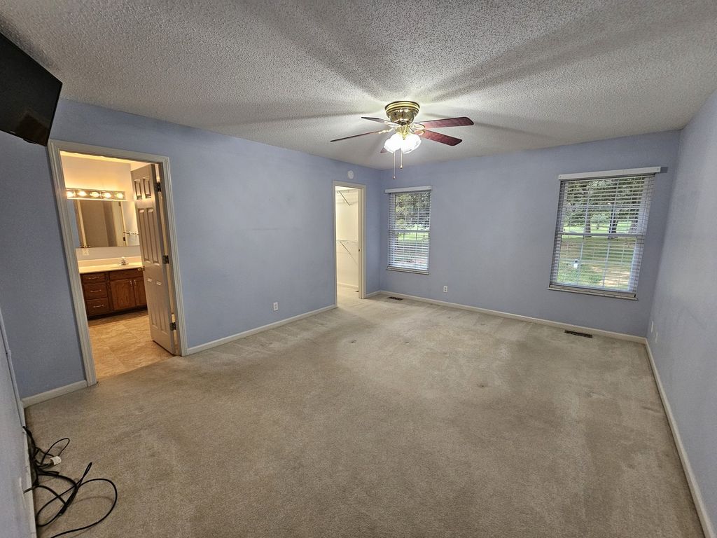 Image 33 of property listing at 14687 N Lost Lake Lane, Mt Vernon, IL 62864