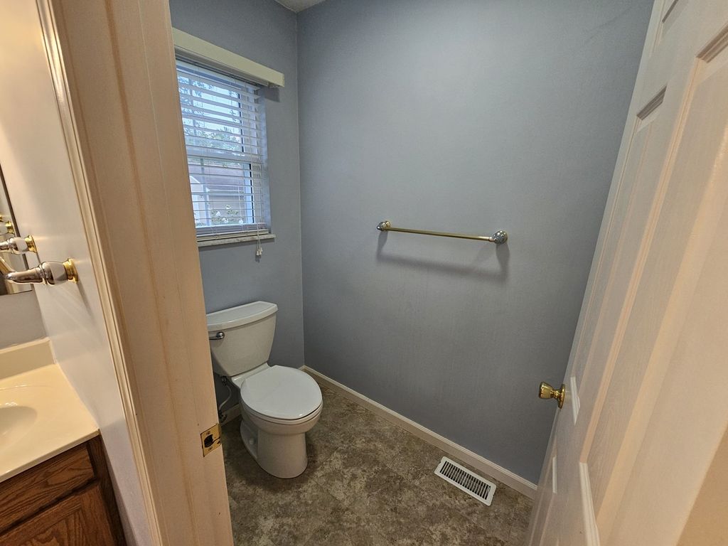 Image 36 of property listing at 14687 N Lost Lake Lane, Mt Vernon, IL 62864