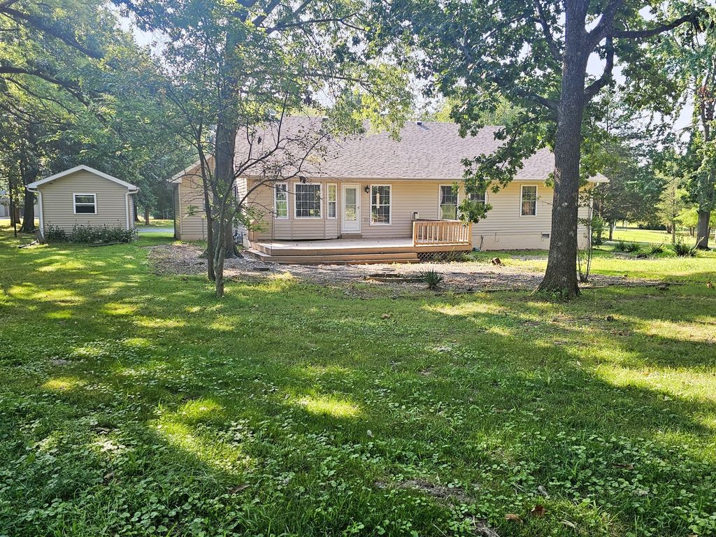 Image 9 of property listing at 14687 N Lost Lake Lane, Mt Vernon, IL 62864