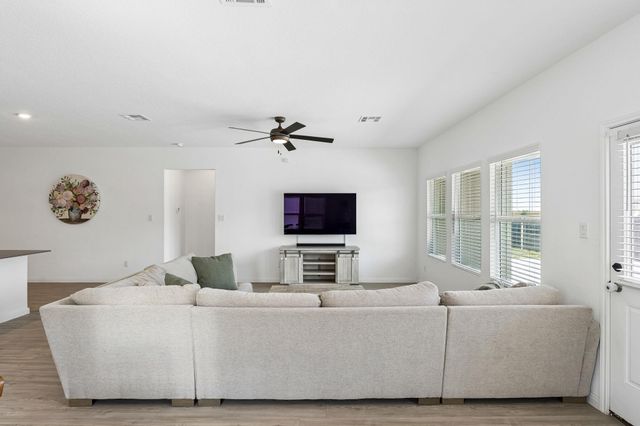 2724 Sierra Chicas LN, Seguin, TX 78155