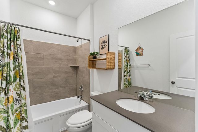 2724 Sierra Chicas LN, Seguin, TX 78155