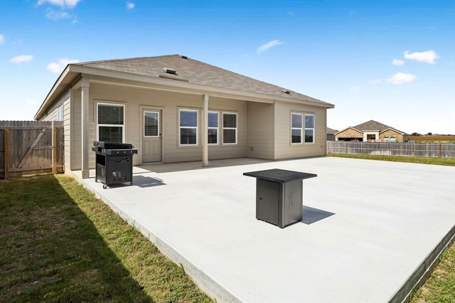 2724 Sierra Chicas LN, Seguin, TX 78155