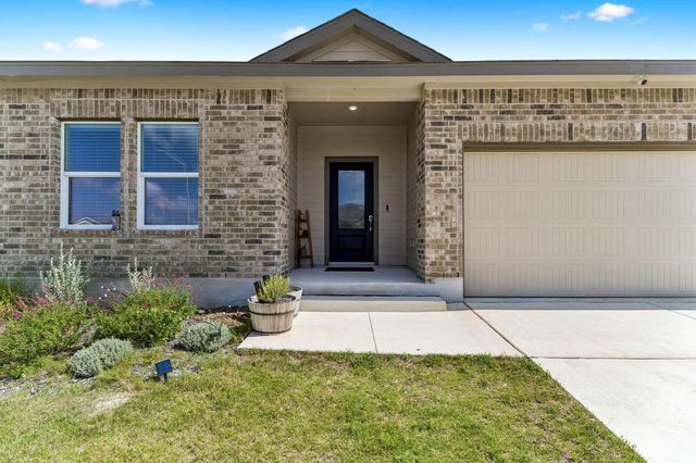 2724 Sierra Chicas LN, Seguin, TX 78155