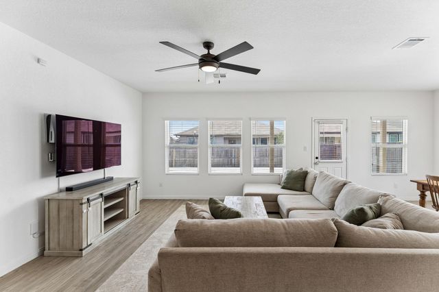 2724 Sierra Chicas LN, Seguin, TX 78155