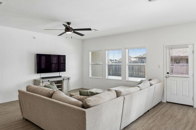 2724 Sierra Chicas LN, Seguin, TX 78155