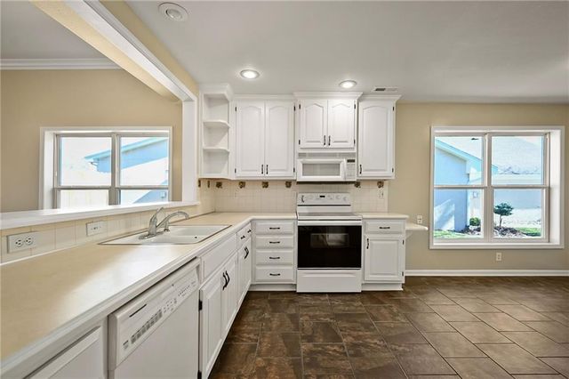 12110 Oakmont Street, Overland Park, KS 66213