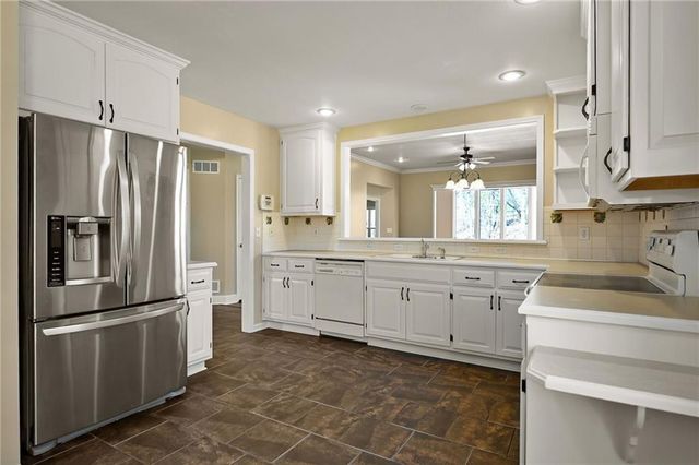 12110 Oakmont Street, Overland Park, KS 66213