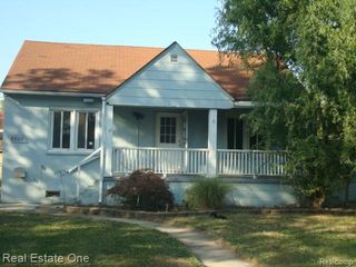 8405 Jackson Avenue, Warren, MI 48089