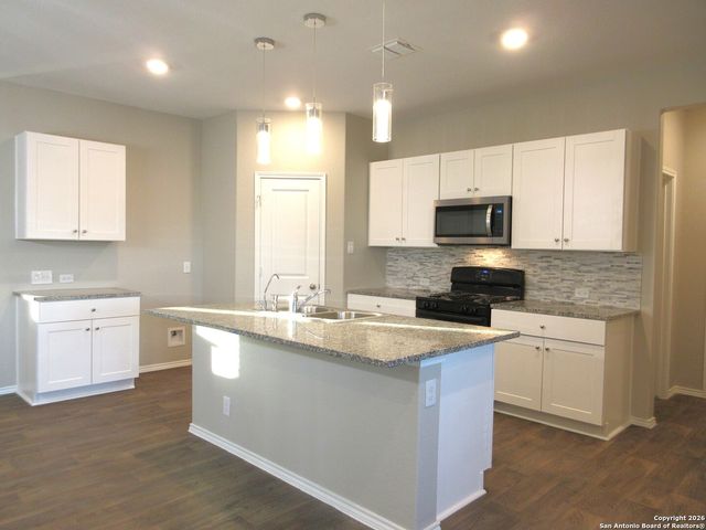 133 Middle Green, Floresville, TX 78114