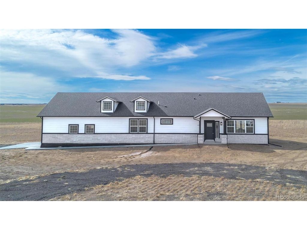 61800 E 32nd Ct, Strasburg, CO 80136