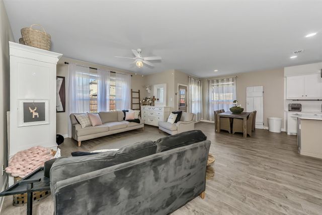 232 Drumcliffe Drive, Fort Worth, TX 76052