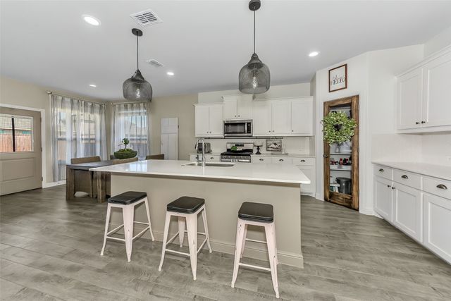 232 Drumcliffe Drive, Fort Worth, TX 76052