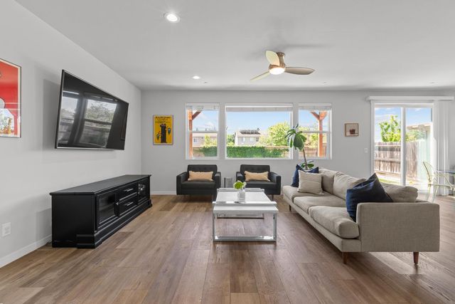 1040 Monterey Way, Plumas Lake, CA 95961