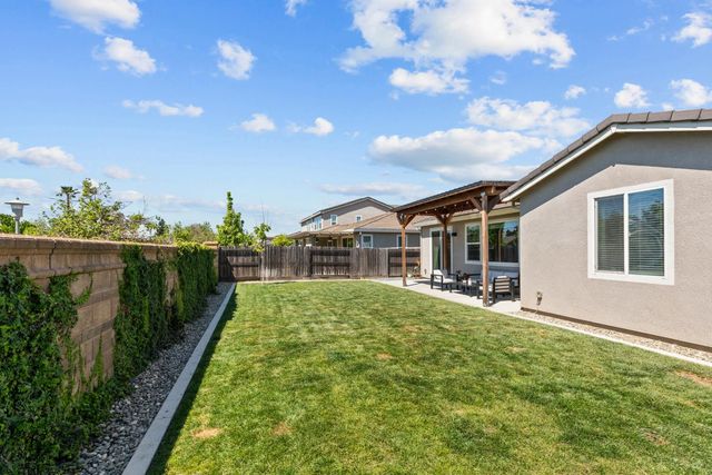 1040 Monterey Way, Plumas Lake, CA 95961