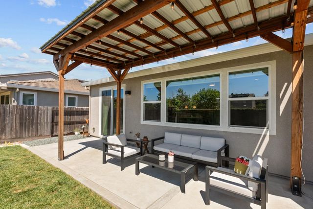 1040 Monterey Way, Plumas Lake, CA 95961