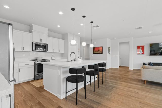 1040 Monterey Way, Plumas Lake, CA 95961