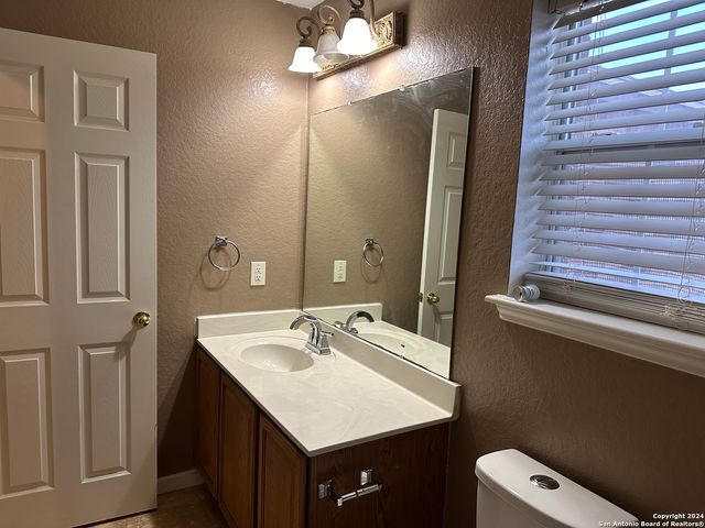 225 WOODSTONE LOOP, Cibolo, TX 78108