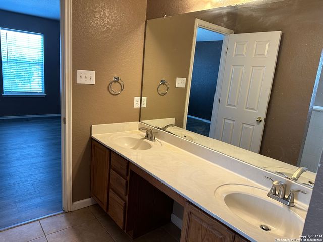 225 WOODSTONE LOOP, Cibolo, TX 78108