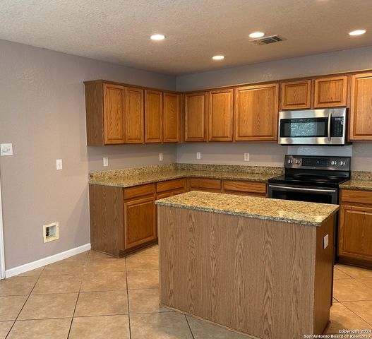 225 WOODSTONE LOOP, Cibolo, TX 78108