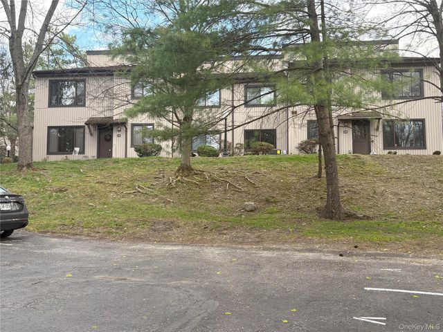 3907 Wild Berry Court, Poughkeepsie, NY 12603