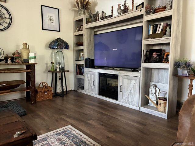 3907 Wild Berry Court, Poughkeepsie, NY 12603