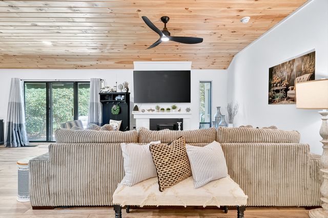 401 Heritage Village B, Southbury, CT 06488