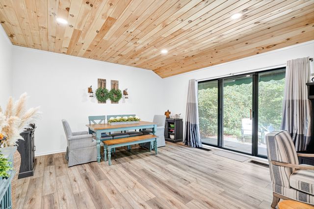 401 Heritage Village B, Southbury, CT 06488