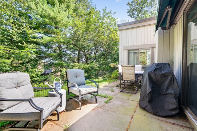 401 Heritage Village B, Southbury, CT 06488