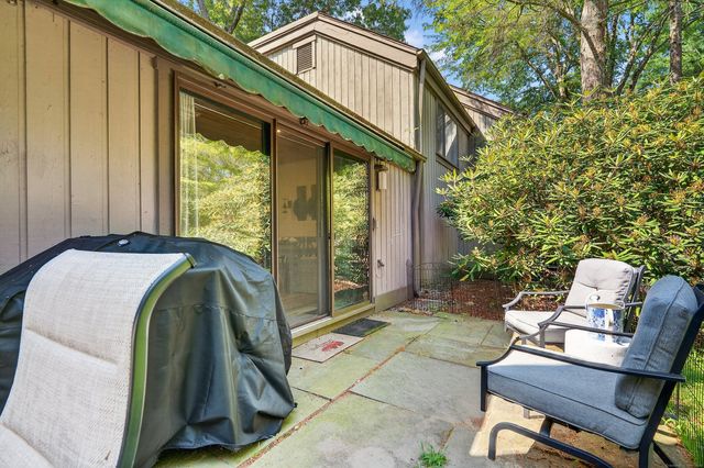 401 Heritage Village B, Southbury, CT 06488